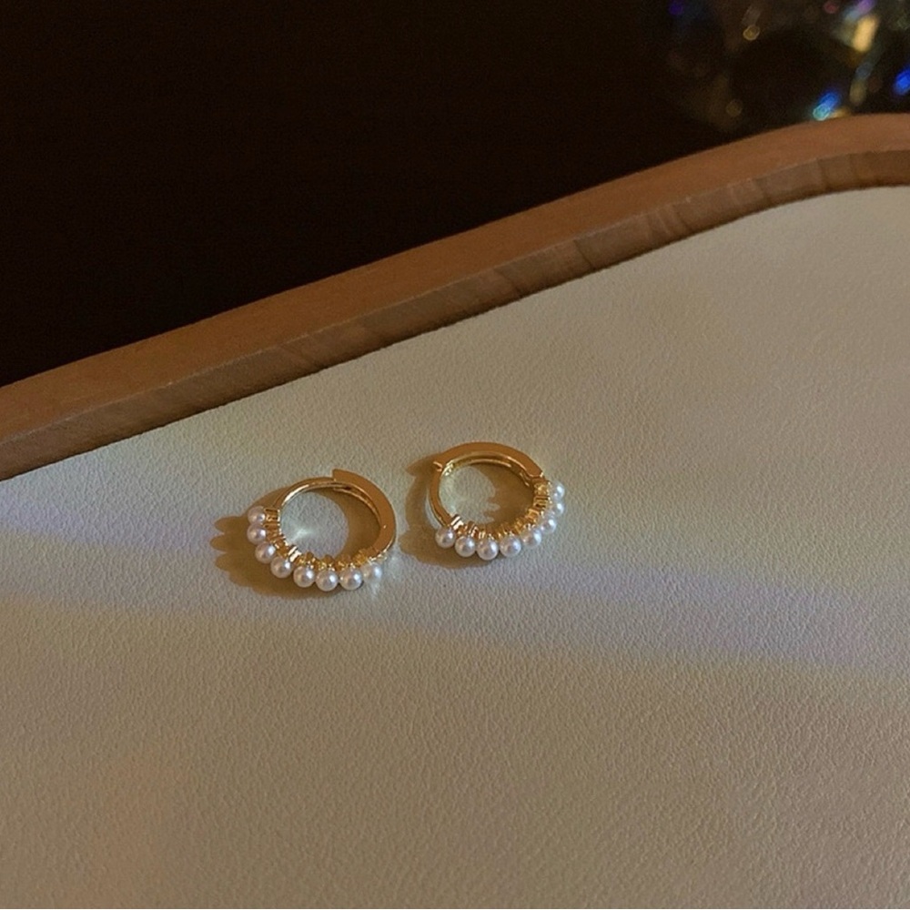 Elegant Gold Pearl Hoop Earrings - Picture 2 of 5